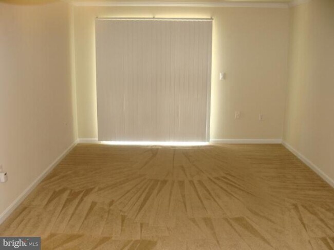 Building Photo - 18334 Streamside Dr