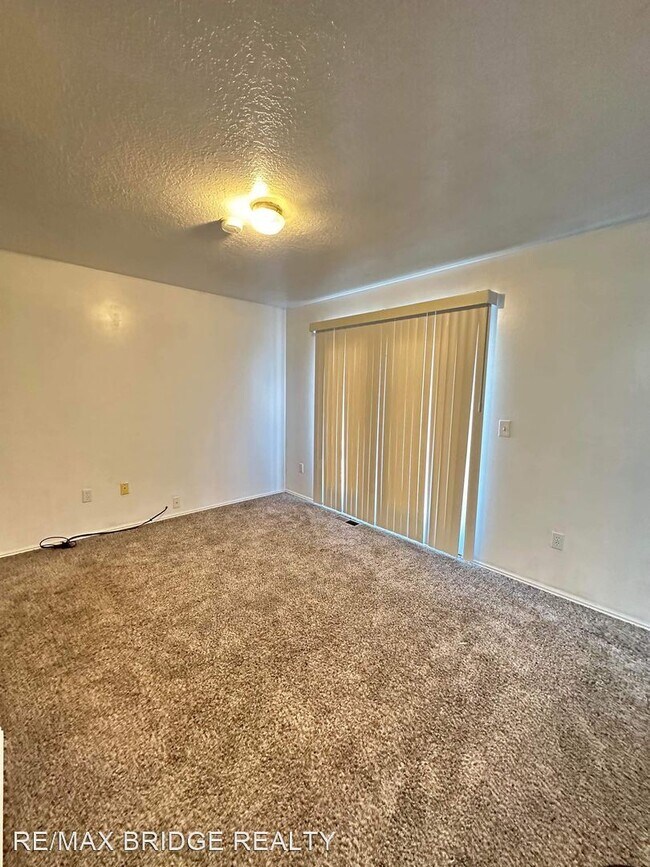 Building Photo - 3 br, 1.5 bath House - 1453 Gordon Creek