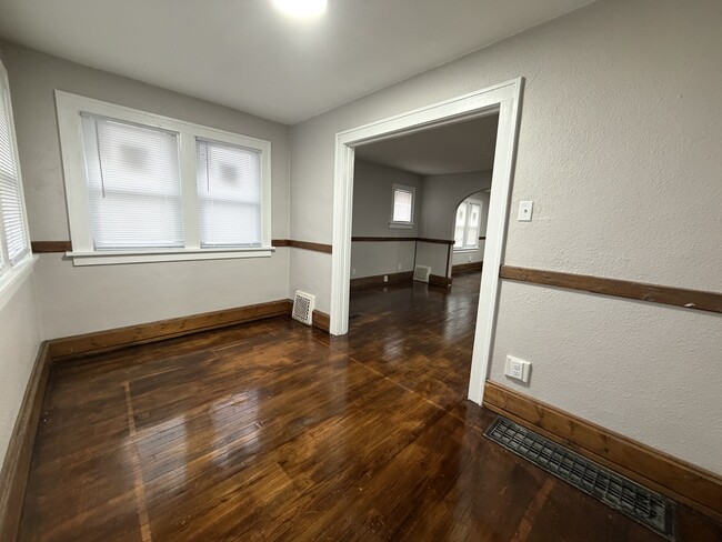 Building Photo - 317 E Irvington Ave