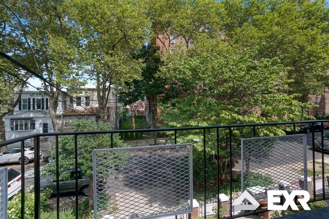 Building Photo - 39-48-48 55th St