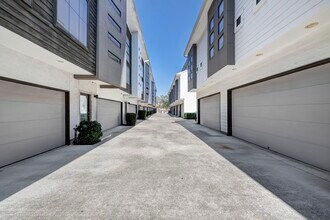 Building Photo - 1525 Birdsall St