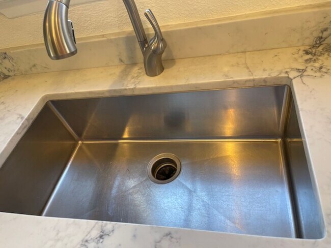 Building Photo - 2735 Ardis Dr