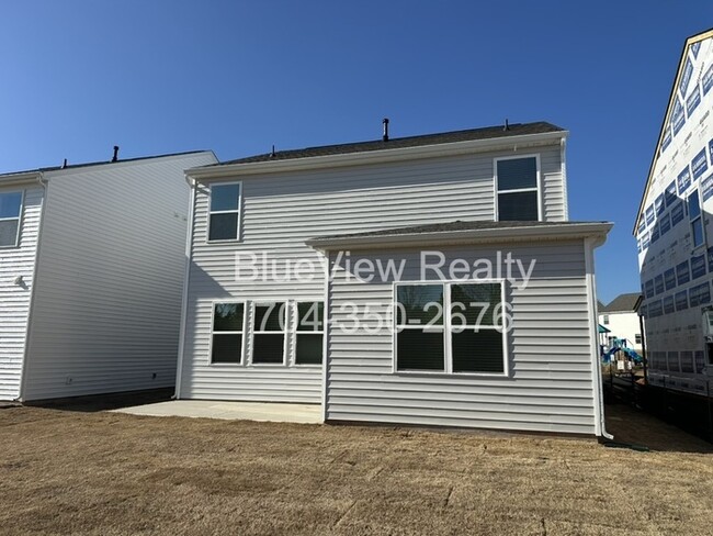 Building Photo - Brand new home 3 bed 2.5 bath 2 car garage in Steele Creek