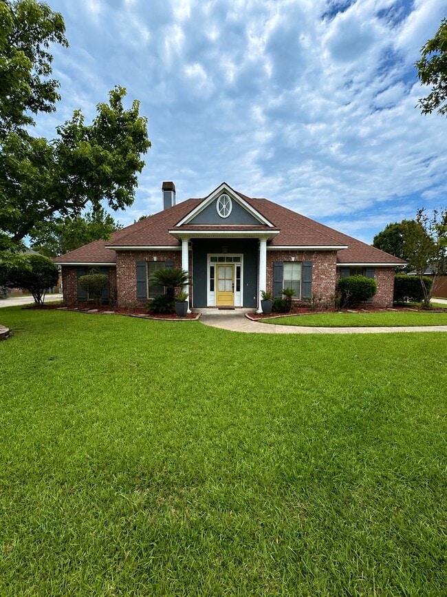 Building Photo - 1812 Bayou Bend Dr