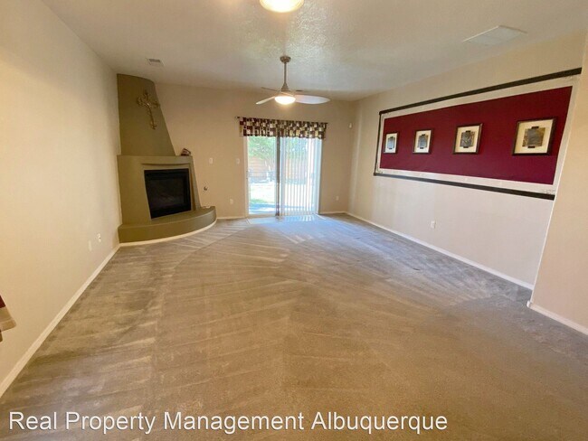 Building Photo - 4001 Desert Willow Dr NE