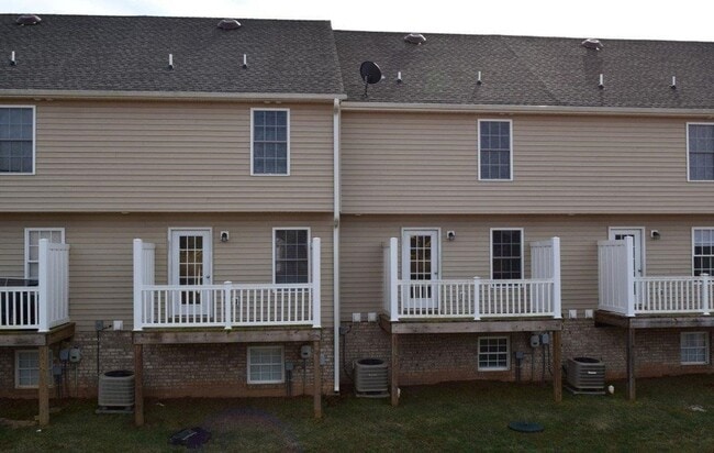 Building Photo - 4 BR, 3.5 BA Tavern Grove Townhouse