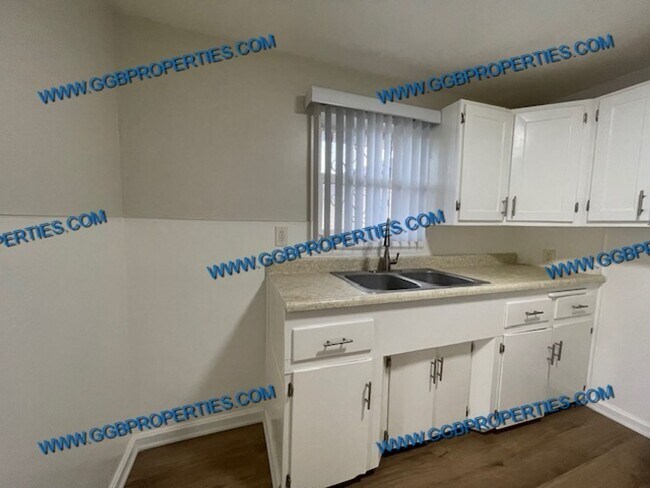 Foto del edificio - Rent Ready / / Charming 3 Bedoom Home with...
