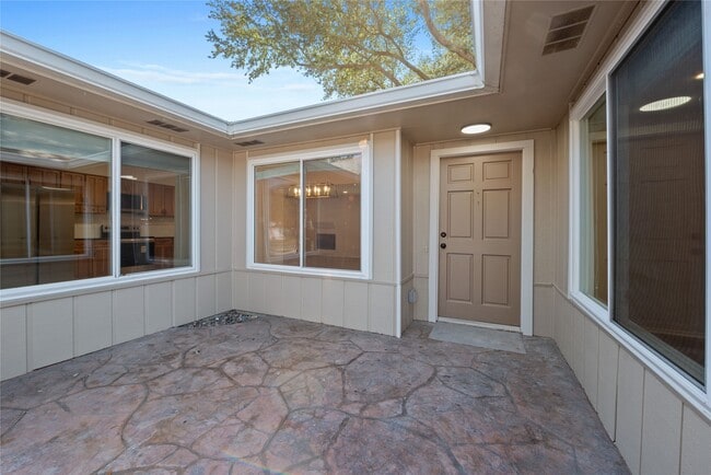 Building Photo - 14115 Bella Dr