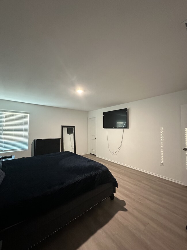 Building Photo - 1723 Medina Cir