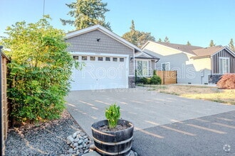 Building Photo - 9209 Winona St SW