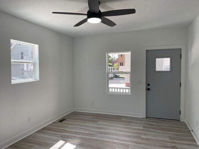 Foto del edificio - 2275 W 11th St