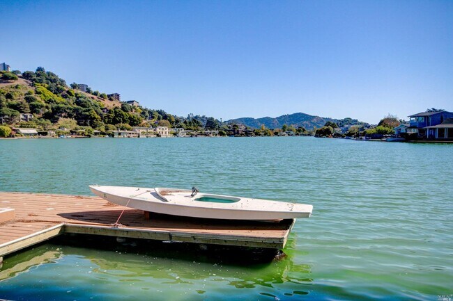 Building Photo - 32 Windward Rd