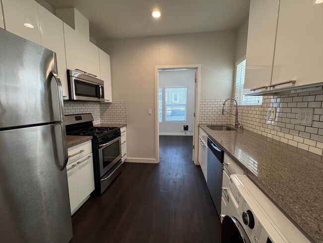 Building Photo - 374 41st St