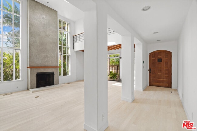 Building Photo - 524 Altair Pl