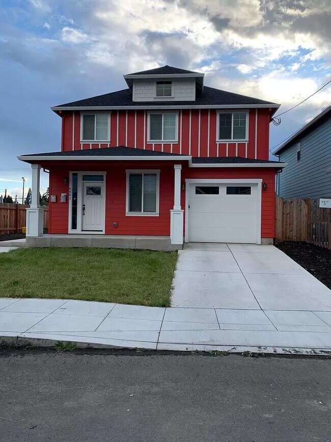 Building Photo - 6801 SE 83rd Ave