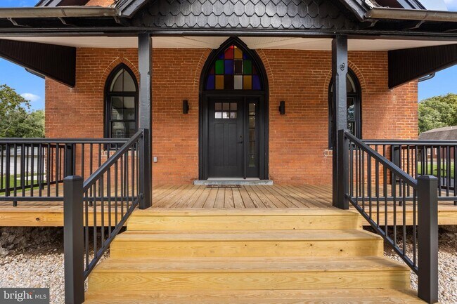 Foto del edificio - 819 Blooming Glen Rd