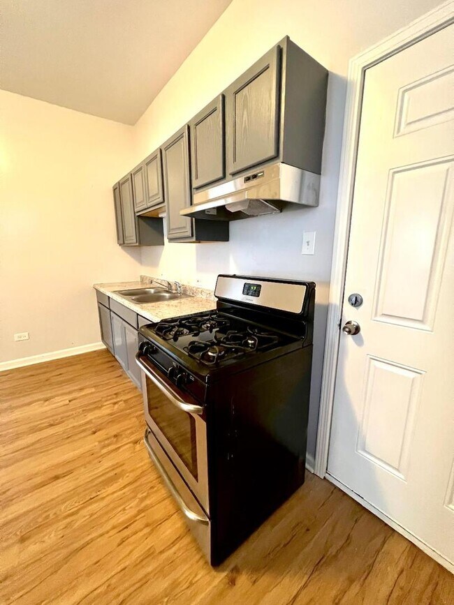 Foto del edificio - 1711 N Kimball Ave