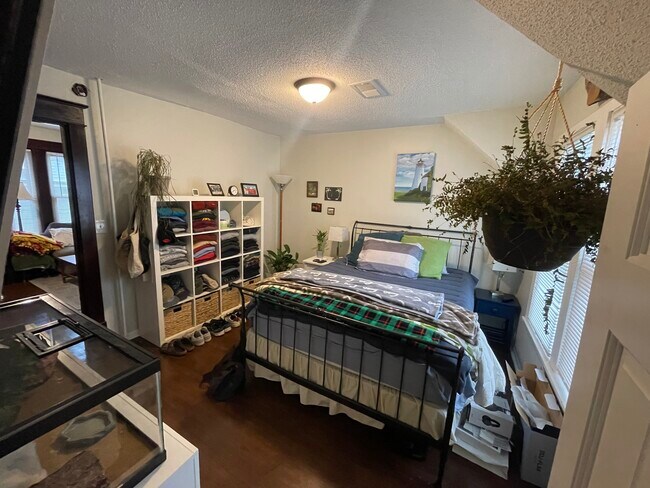 Foto del edificio - 3033 NE Tyler St
