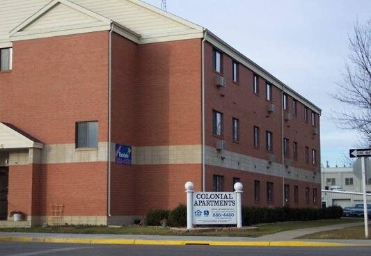 Primary Photo - Colonial Apartments