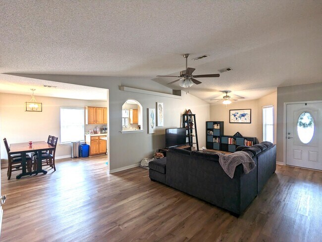 Building Photo - 1812 Brick Cir