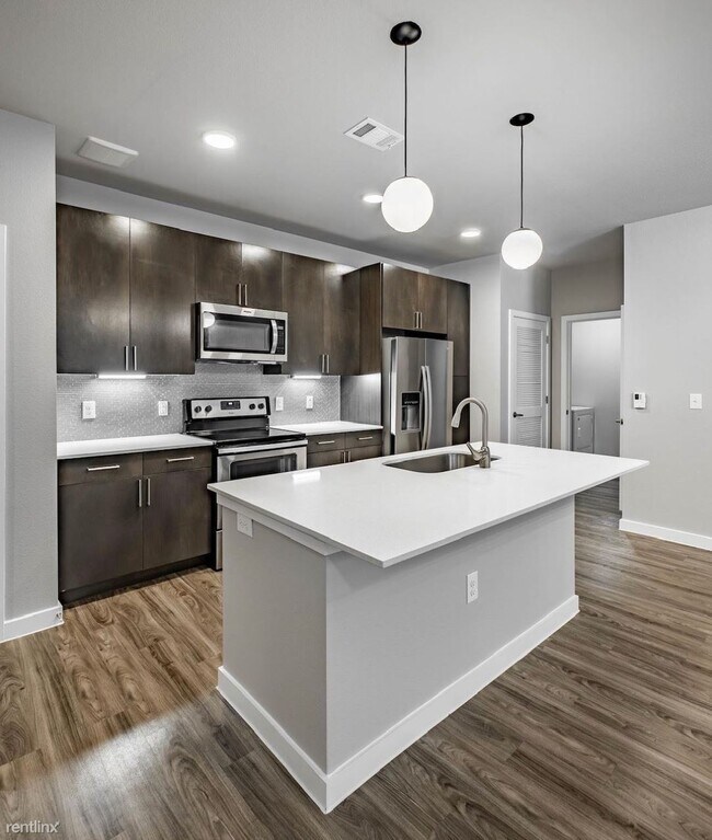 Foto del edificio - 1 br, 1 bath Condo - 649 N Miller Rd. Corn...