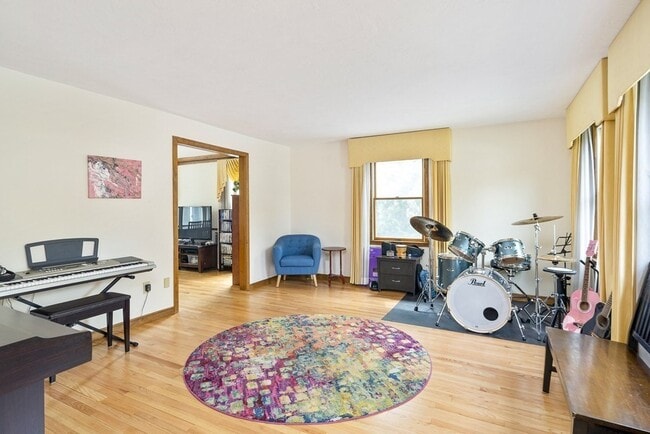 Foto del edificio - 478 Clinton Rd