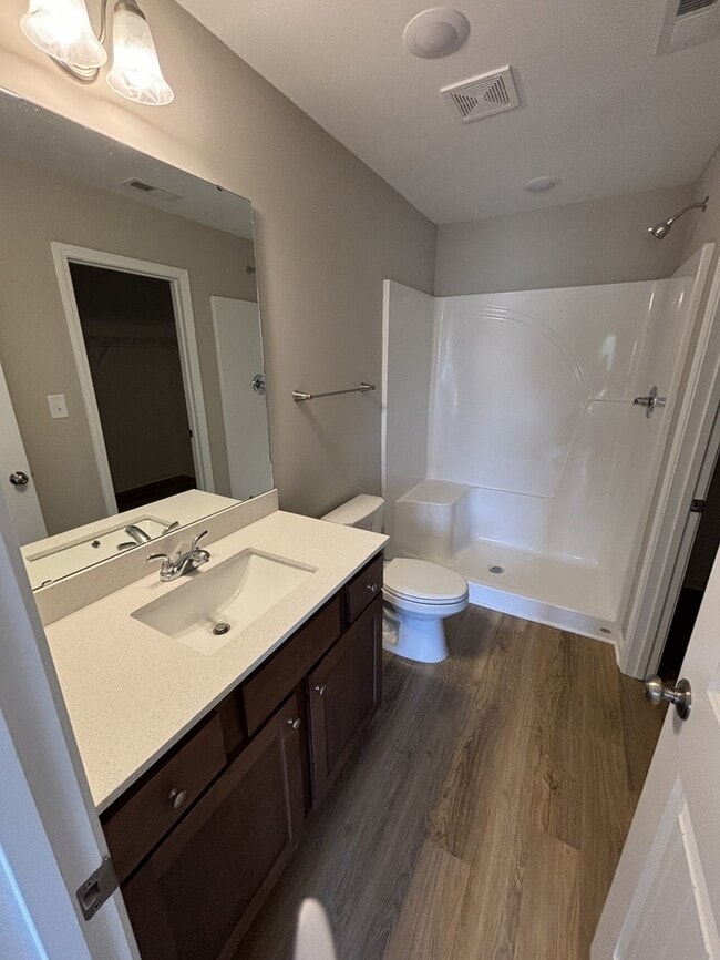 Foto del edificio - 107 Berkshire Cir