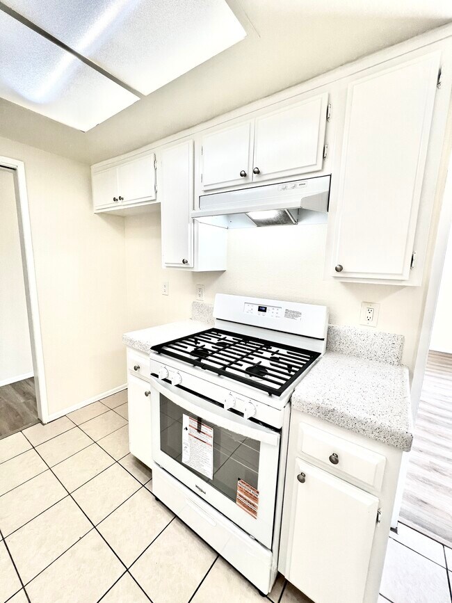 Foto del edificio - 590 W 24th St