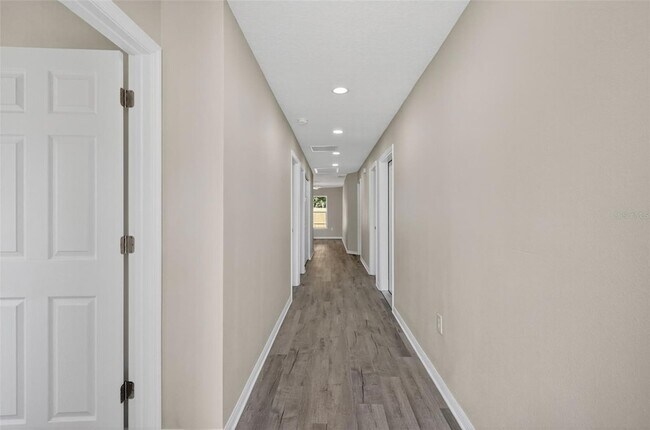 Building Photo - 1505 8th Ave E