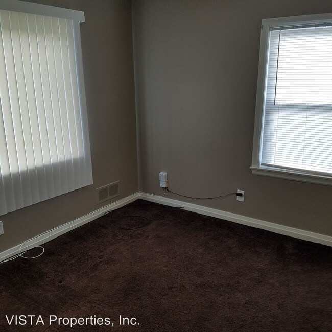 Building Photo - 1733 Bachmann Dr