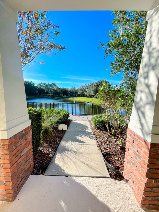 Building Photo - 581 Piazza Pt