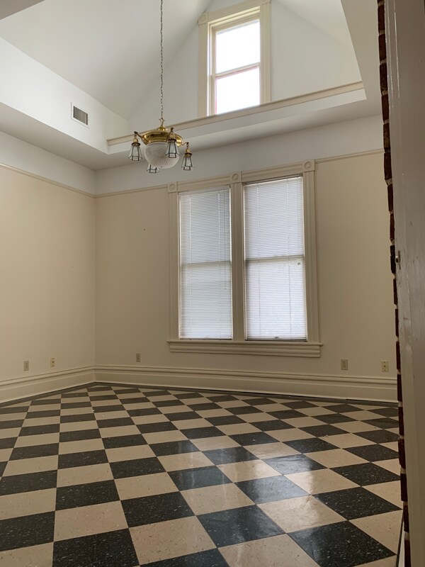 Foto del edificio - 2200 S Spring St