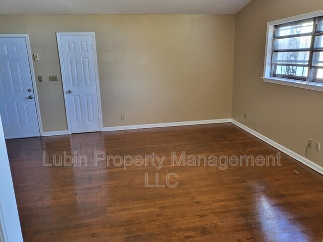 Foto del edificio - 4818 Peace St