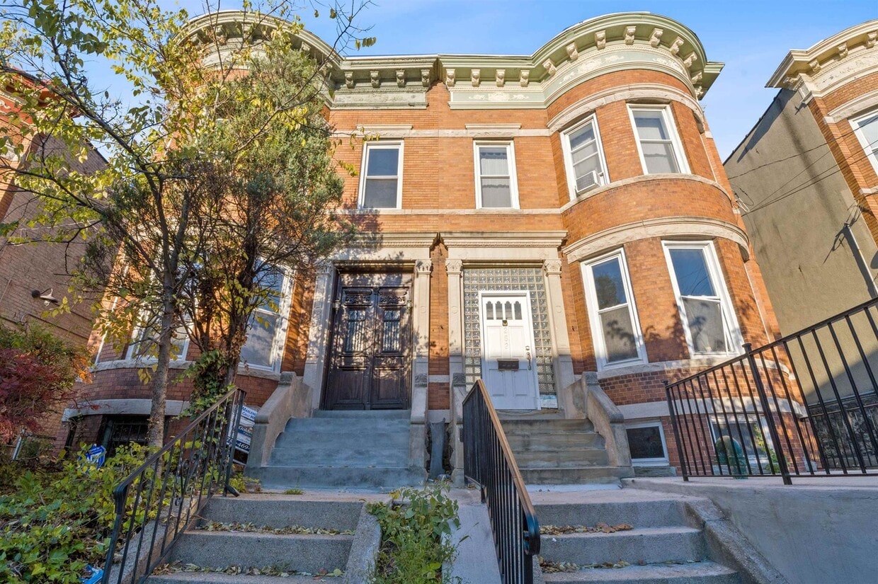 Primary Photo - 264 Woodlawn Ave