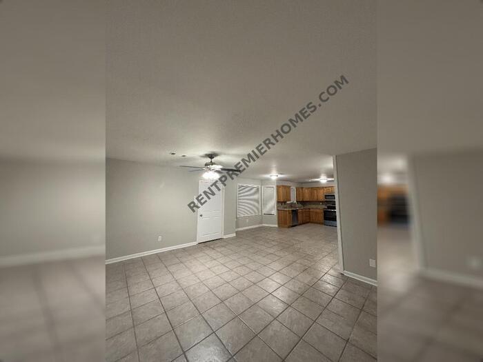 Foto principal - 10030 Farris Ave