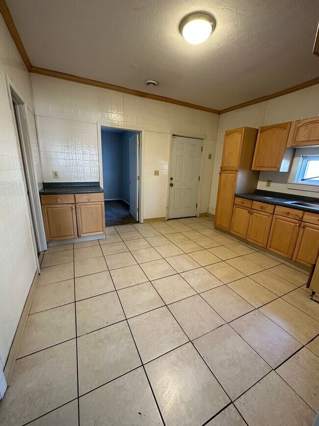 Foto del edificio - CLE Single Family 3 Bed 2 Bath FOR RENT!