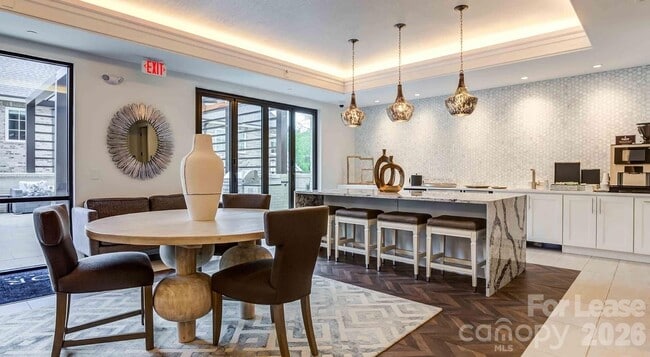 Foto del edificio - 2426 Vail Ave