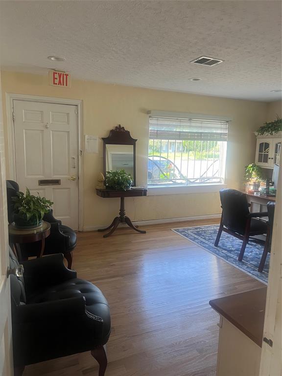 Foto principal - 8453 Howard Dr