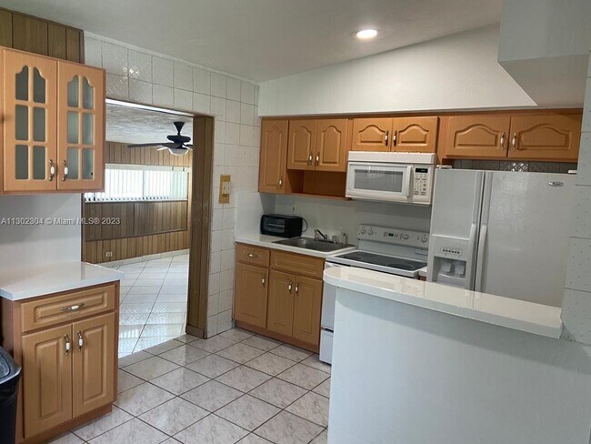 Foto del edificio - 3360 NW 215th St