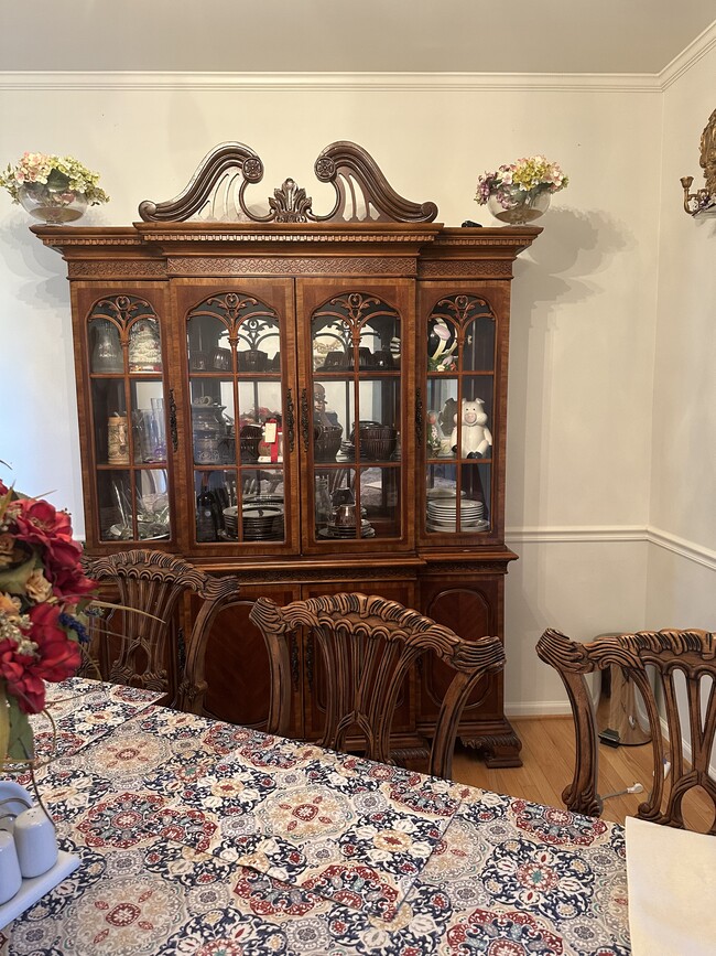 Building Photo - 5 Tree Hollow Dr