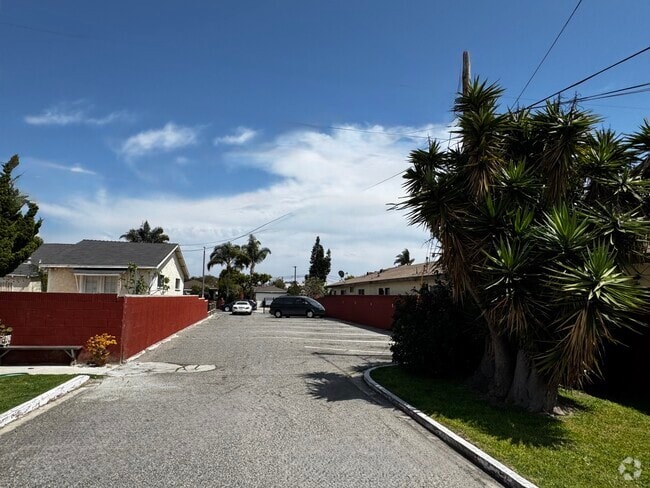 Building Photo - 14521 Firmona Ave