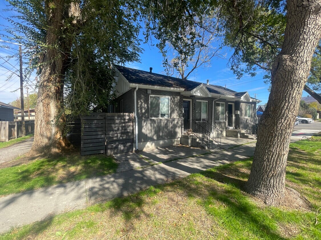 Foto principal - 679 E Downington Ave