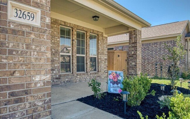 Building Photo - 32659 Timber Point Dr