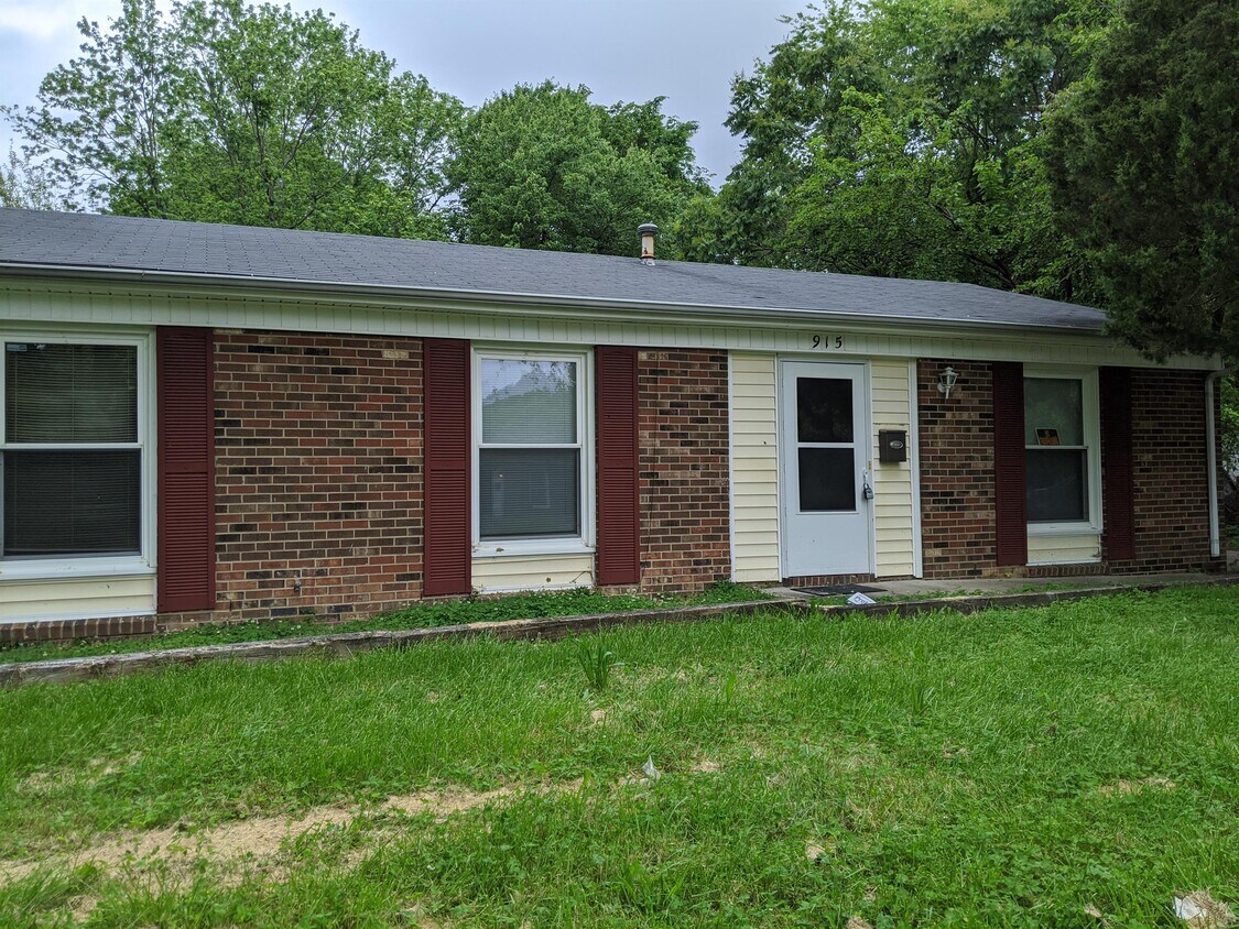Primary Photo - 915 Ashe St