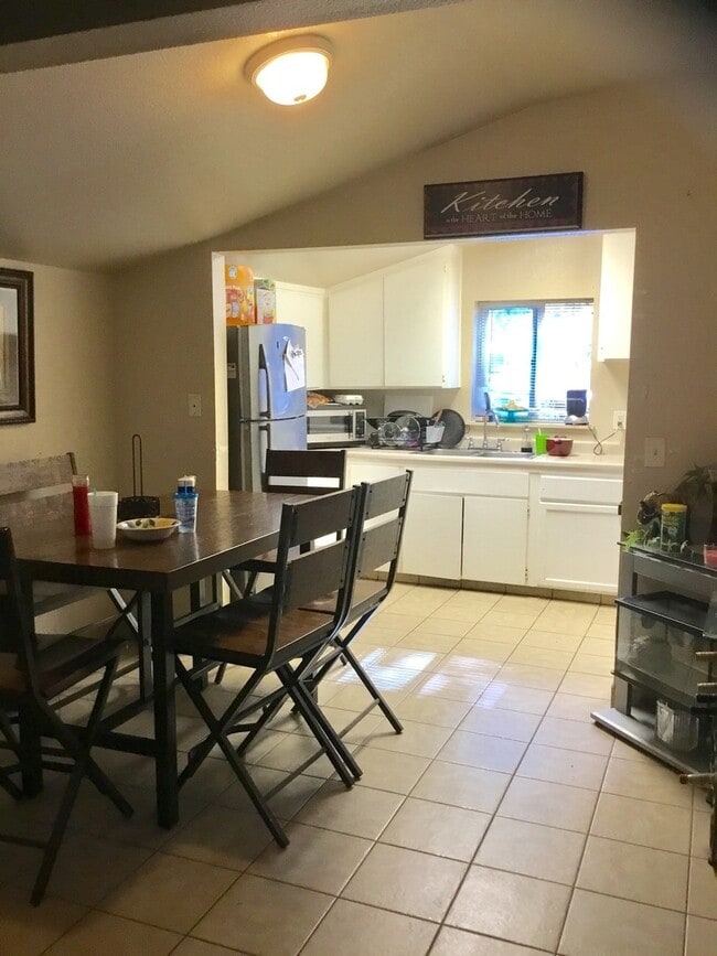 Foto del edificio - Charming 3 bedroom 2 bath for Rent!