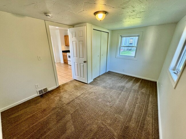 Building Photo - 5 Bedroom House - Available for Fall 2026 - Across from EMU!