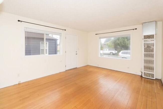 Building Photo - 2 bedroom in Renton WA 98057