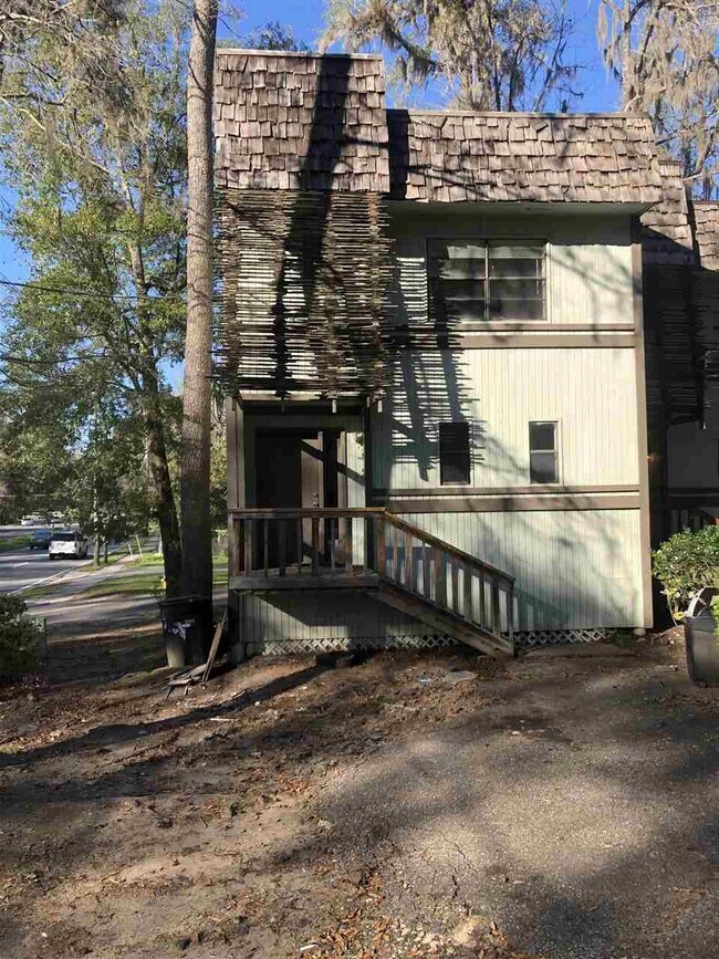 Building Photo - 1550 Three Lanterns Ln