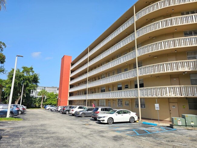 Foto del edificio - 1475 NE 125th Terrace