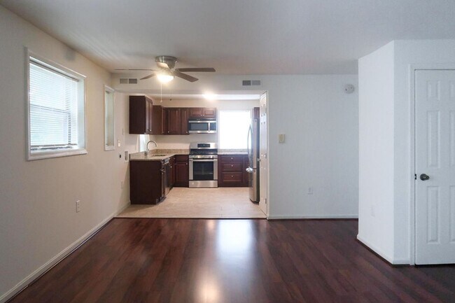 Foto del edificio - Modern Three Bedroom Condo! Minutes to Congress Heights Metro!